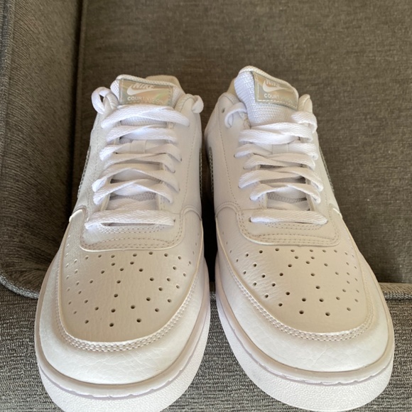 Nike - Picture 3 of 7